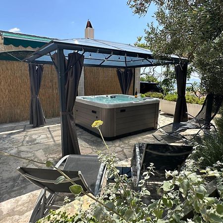 Vacation House Marin With Jacuzzi - Bol, Brac Eksteriør billede