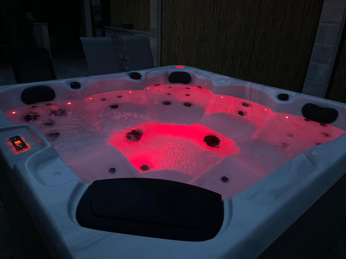 Vacation House Marin With Jacuzzi - Bol, Brac Eksteriør billede