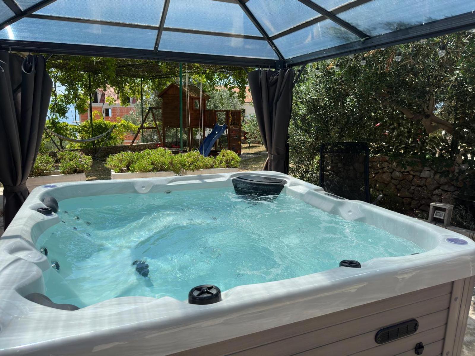 Vacation House Marin With Jacuzzi - Bol, Brac Eksteriør billede